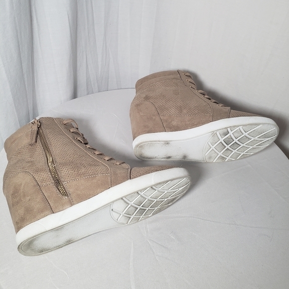 Shoe Dazzle Talisa Tan Wedge Heel Fuax Suede Shoe Sz 7.5 - Picture 7 of 7